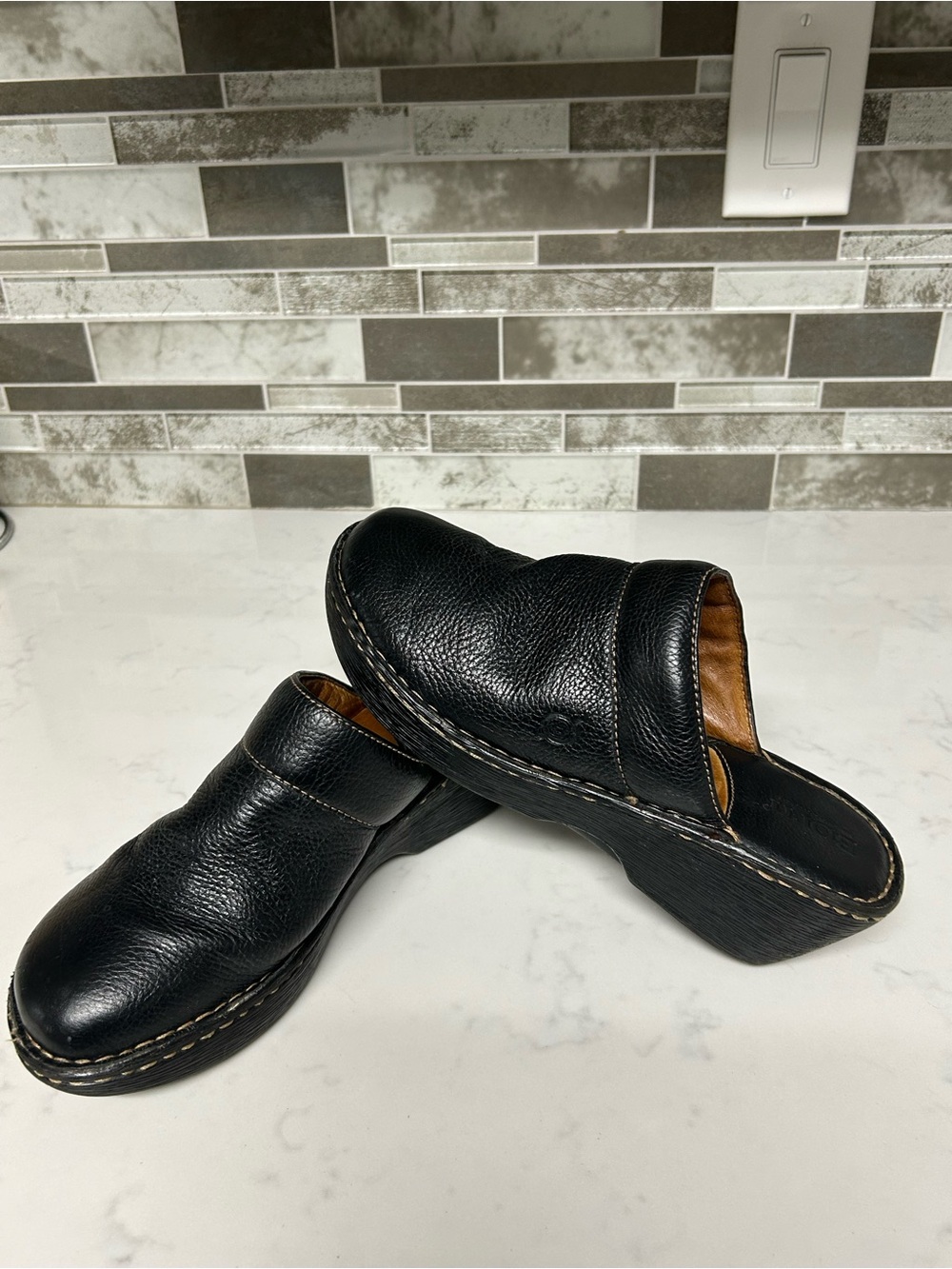 Børn Black Leather Mule Clogs Comfort Shoes Women’s 8.5  Estimated - Picture 2 of 11
